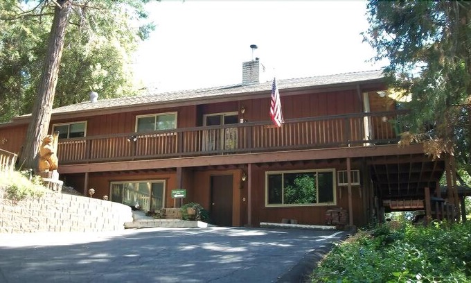 Yosemite Forks House | Cedar Mountain Lodge - 3br/2ba