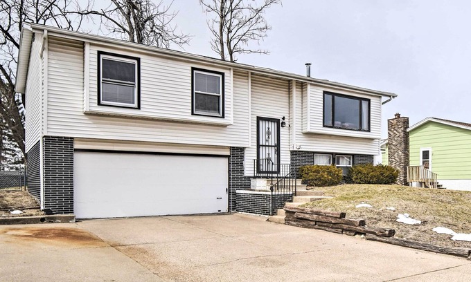Cedar Rapids - Iowa City House | Cedar Rapids Rental w/Yard ~ 6 Mi to Downtown!