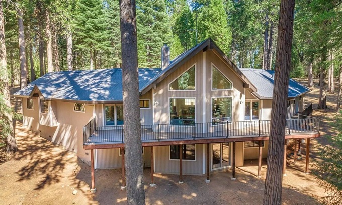 Nevada City House | Cedar Ridge Cabin - Totally remodeled, 5 min from Historic Downtown Nevada City