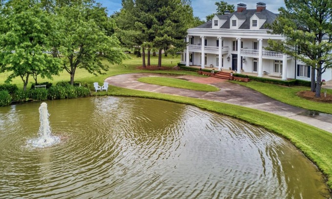 Broken Arrow House | Cedar Ridge Mansion