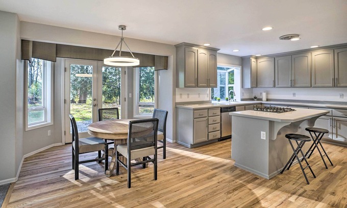 Seattle Hill-Silver Firs Cottage | Cedar Ridge Spacious Group Getaway in Snohomish