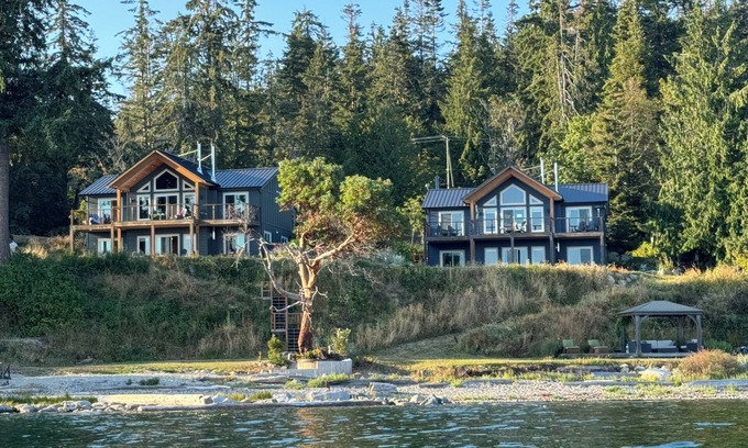 Powell River House | Cedar Suite | Oceanfront Luxury Escape | Hot Tub | Optional Sauna Add-On