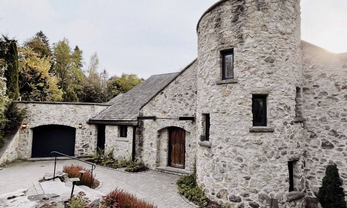 Elora Villa | Cedarcliff Elora - A Majestic Retreat