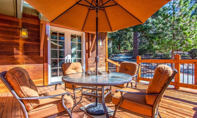 Fern Valley House | CedarMoon: modern retreat - near town + trails