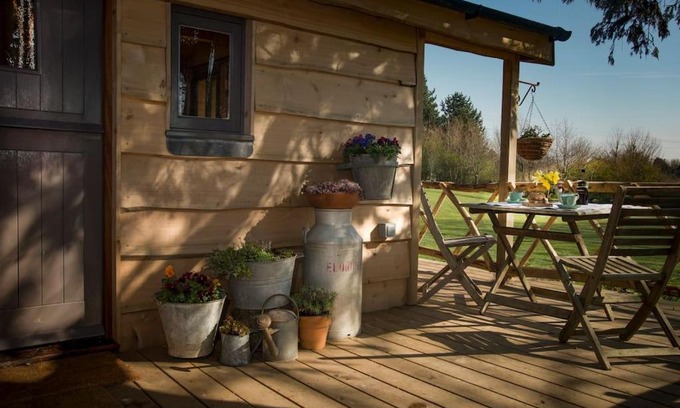 Winchelsea Apartment | Cedarwood, an intimate and romantic cabin for two.
