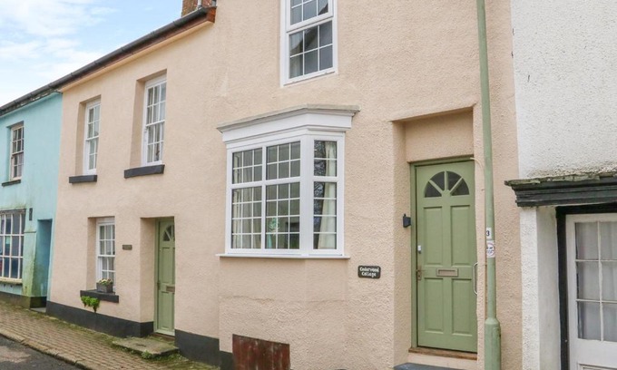 Broadwoodkelly House | Cedarwood Cottage