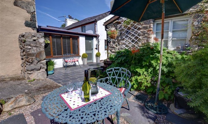 Cwm-y-glo Cottage | Cefn Bwlch Bach