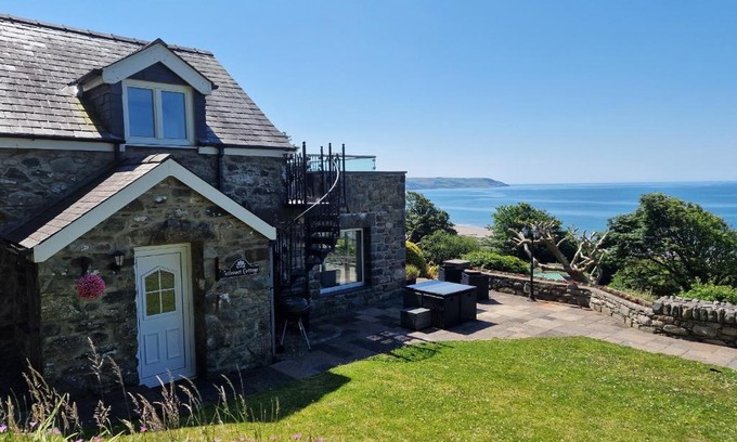 Barmouth House | Ceilwart Cottage