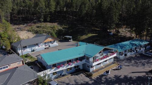 East Kootenay Hotel | Celadon Lodge