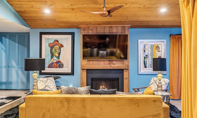 Solana Beach Condo | Celebrity owned, 1800 sq. feet, art filled beachfront property.