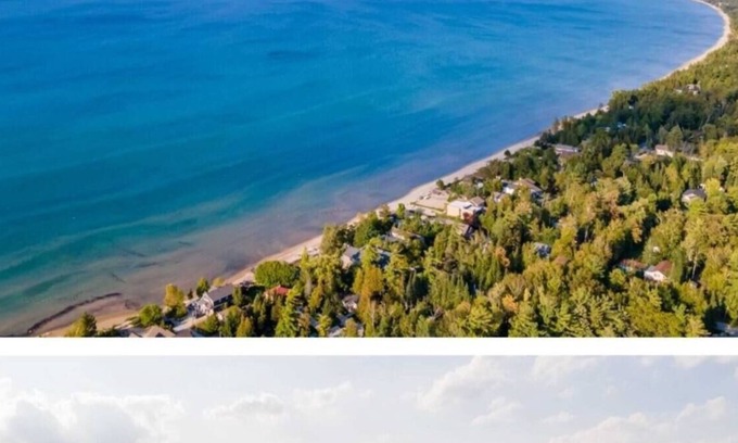 Wasaga Beach House | Cėleste cottage is 2 minutes walk to the beautiful sandy beach of Georgian Bay..