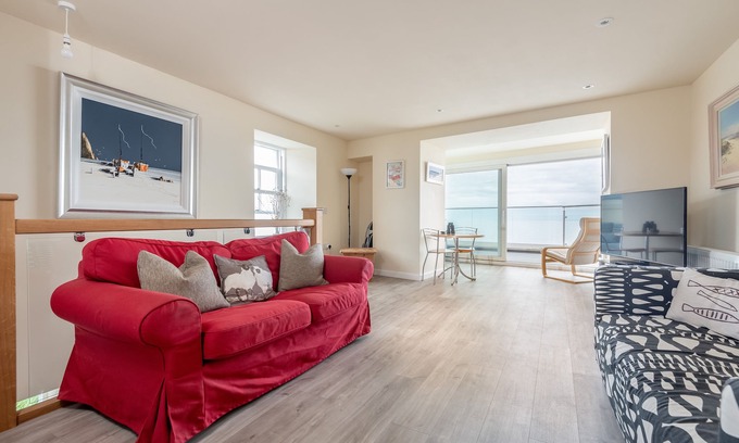 Cellardyke House | Cellardyke 3-Bed House, Sleeps 6 with Sea Terrace