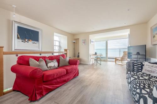 Cellardyke House | Cellardyke 3-Bed House Sleeps 6 with Sea Terrace