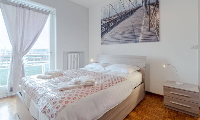Cenisia Apartment | Cenisia Roomy Apt x6- w/Balcony