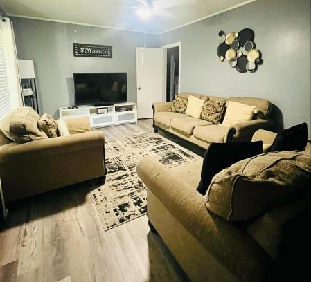 Columbus House | Center City Family Getaway