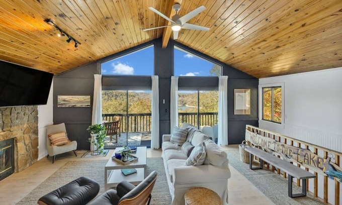 Smithville House | Center Hill Lake Chalet with lake view!
