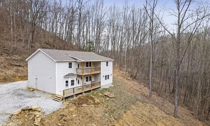 Silver Point House | Center Hill Serenity
