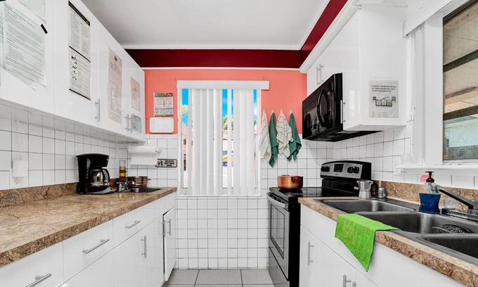Providencia Park House | Center of Paradise 7 Bed 5.1 Bath in Downtown WPB