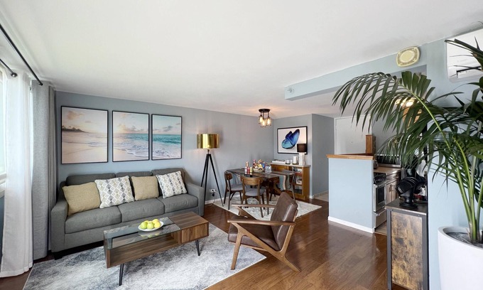 Waikiki Apartment | Center of Waikiki - 1 Bedroom 3 Queen Size Beds