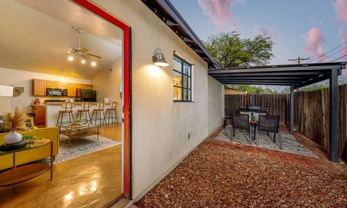 Blenman-Elm House | Central/1 BR & 1 BA/Fenced/Cozy/Guesthouse