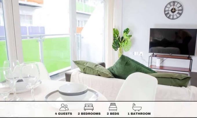 Leeds Apartment | Central 2 Bed Flat for Professional and Relocators