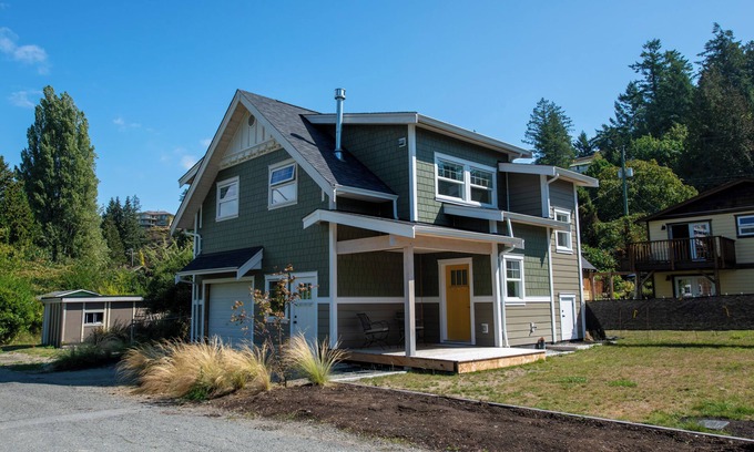 Gibsons Cottage | Central 2 Bed New Construction Laneway House in Gibsons