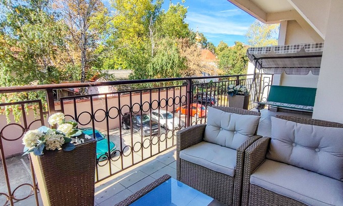 Novi Sad Apartment | Central 2 bedroom Apartment 65 sq m with Free Parking and Large Terrace