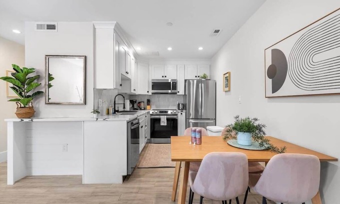 Park View Apartment | Central 2-BR City Sanctuary - Commuter-Friendly