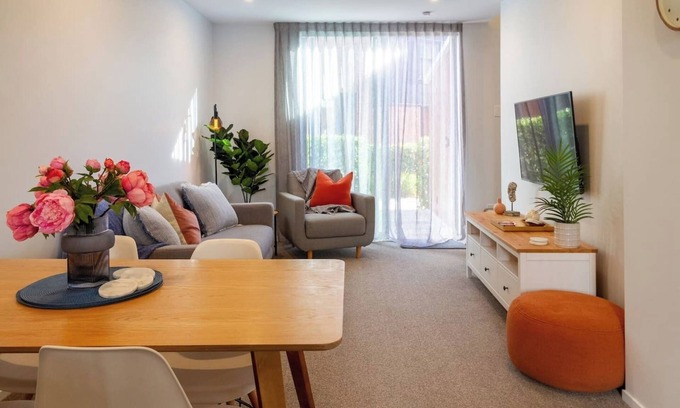 Christchurch City Centre House | Central 2-BR Townhouse w/Free Carpark