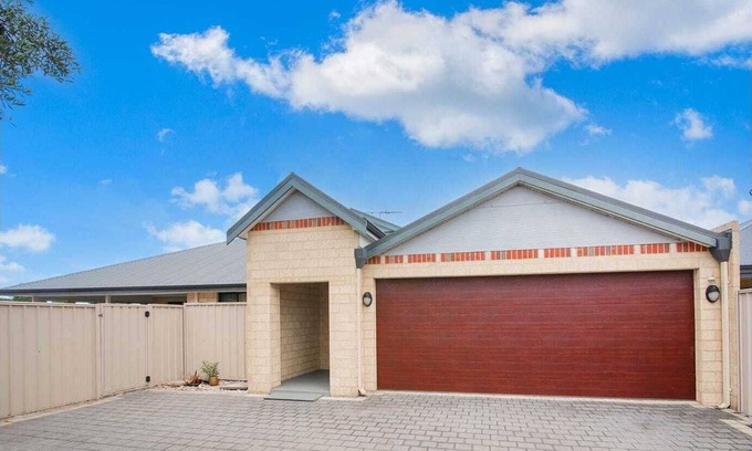 Busselton House | Central 3 Bed home with pool, EV Charger and unlimited free Wi-Fi