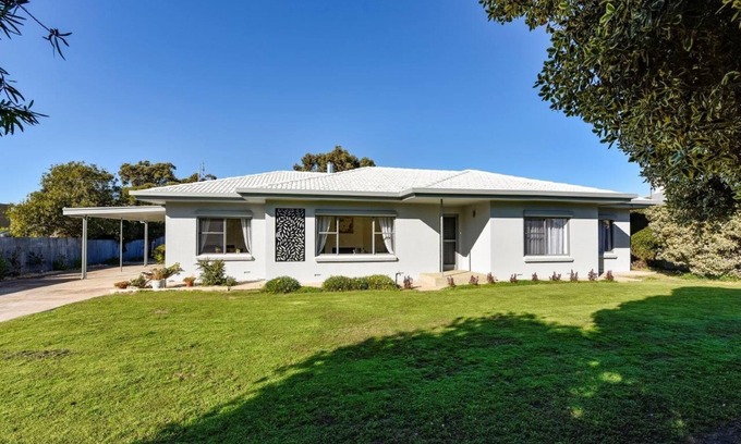 Lacepede House | Central 3 bedroom family retreat