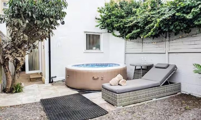 Portsmouth Apartment | Central 3BR Home with Hot Tub Sleeps 10