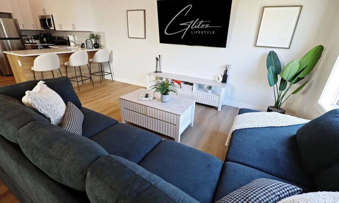 North Central Edmonton House | Central 5 Bedroom |A/C|Rogers|Commonwealth|EXPO