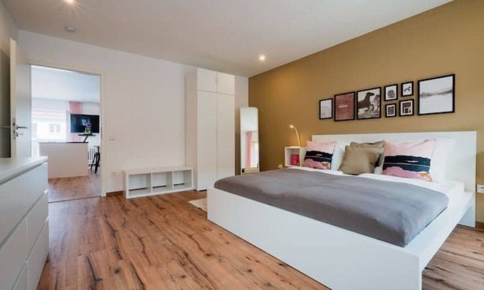 Saarbruecken Apartment | Central 80 sqm city apartment (No. 6) for 4 pers.