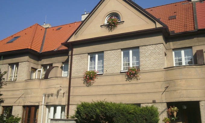 Brevnov Condo | Central and quiet apartment in a garden district close to the Prague Castle