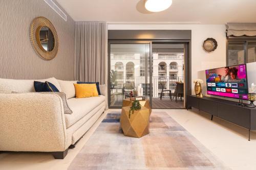 Kiryat HaLeom Apartment | Central and Luxury New 2BR&2Bth - Private Parking