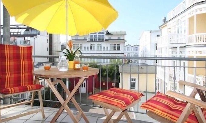Binz Apartment | Central and quiet location, 30m to the beach, sunny balcony, incl. parking lot and WLAN