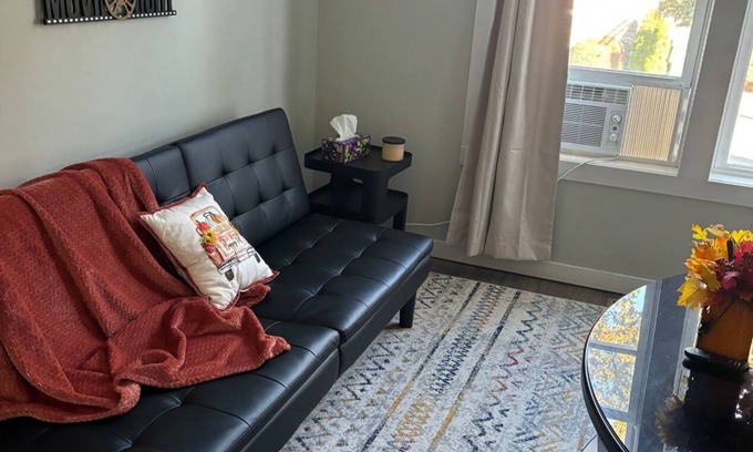 Oswego Apartment | Central and Stylish 1-bedroom apartment with WiFi in Charming Oswego