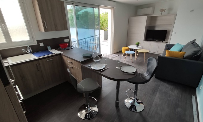 La Tremblade Apartment | Central apartment with beautiful furnished terrace