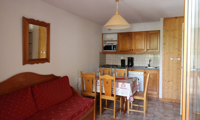 Lanslevillard Apartment | "Central Apartment for 5, Near Slopes, Balcony, Parking, and Free Wi-Fi"