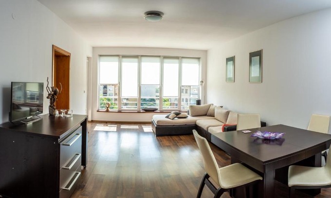 Karlovo Apartment | Central Apartment Mountain View