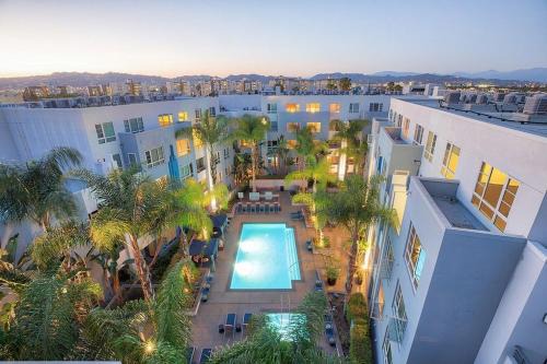 Mid-Wilshire Apartment | Central Apartment