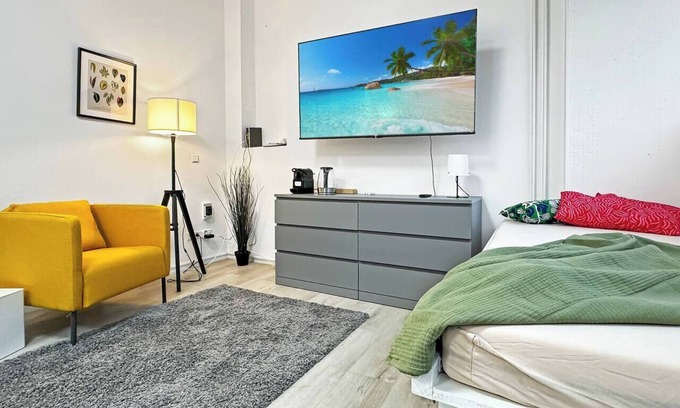 Berkheim Apartment | Central apt for 6 in Esslingen