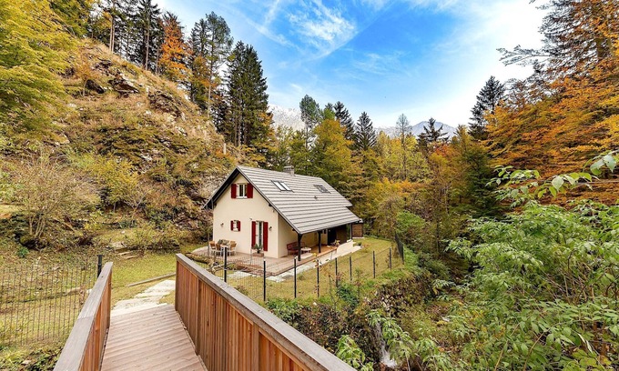 Preddvor House | Central Area - New sweet valley cottage & stream
