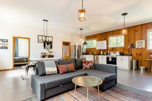 Morris Hill House | Central Bench Garden Guest House