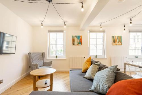 Dalry Apartment | Central, Bright 2 Bed Flat - Pool & Sauna