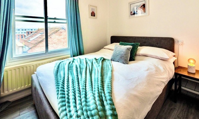 Bristol City Centre House | Central Bristol 2 Bed House! Opposite the BRI Hospital, Ideal for Professionals
