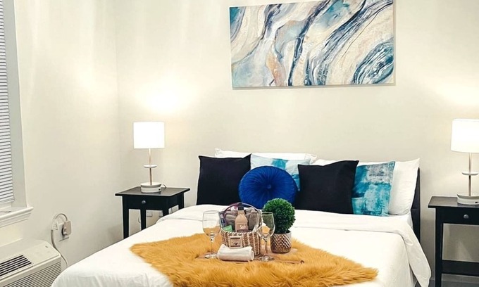 Middlesex Apartment | Central by Marriott & RWJHosp I 1BD | WiFi | Pkng