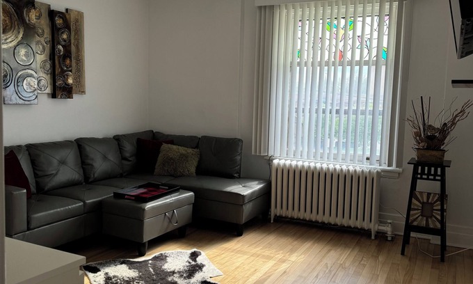 Old Ottawa East Apartment | Central Canal 2 Bedr, w/private entrance, parking, deck, Beautiful area