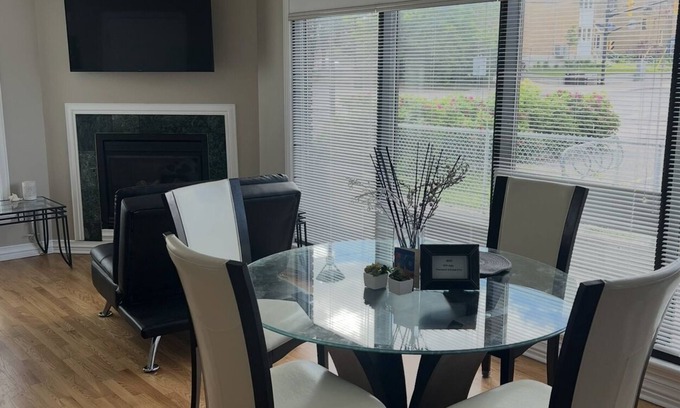 Glebe Apartment | Central Canal Sunny Studio Private entry, Private parking, Deck